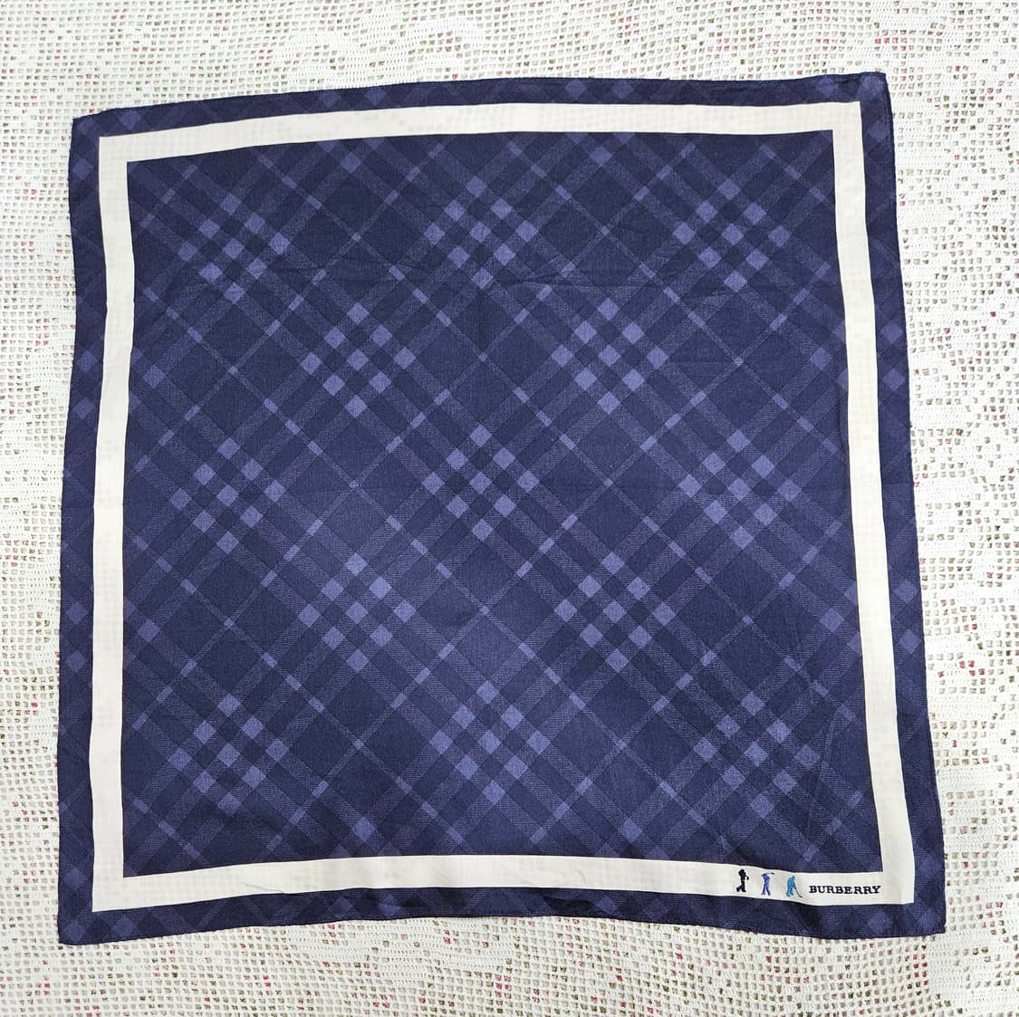 버버리(BURBERRY) 다크네이비 체크 손수건 상품이미지2