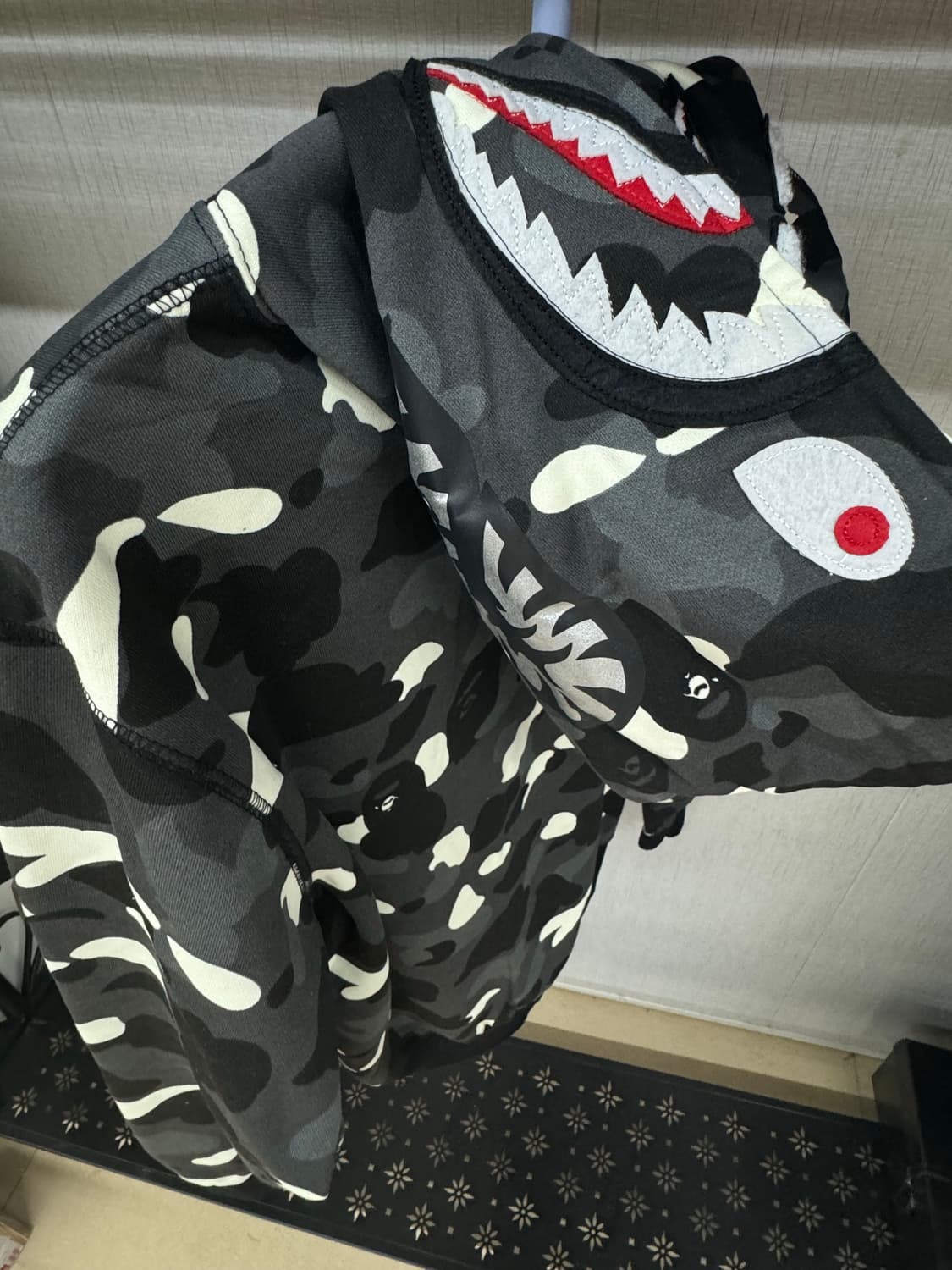 [새상품]베이프 샤크 후드 집업 야광 다크그레이블랙 상품이미지4