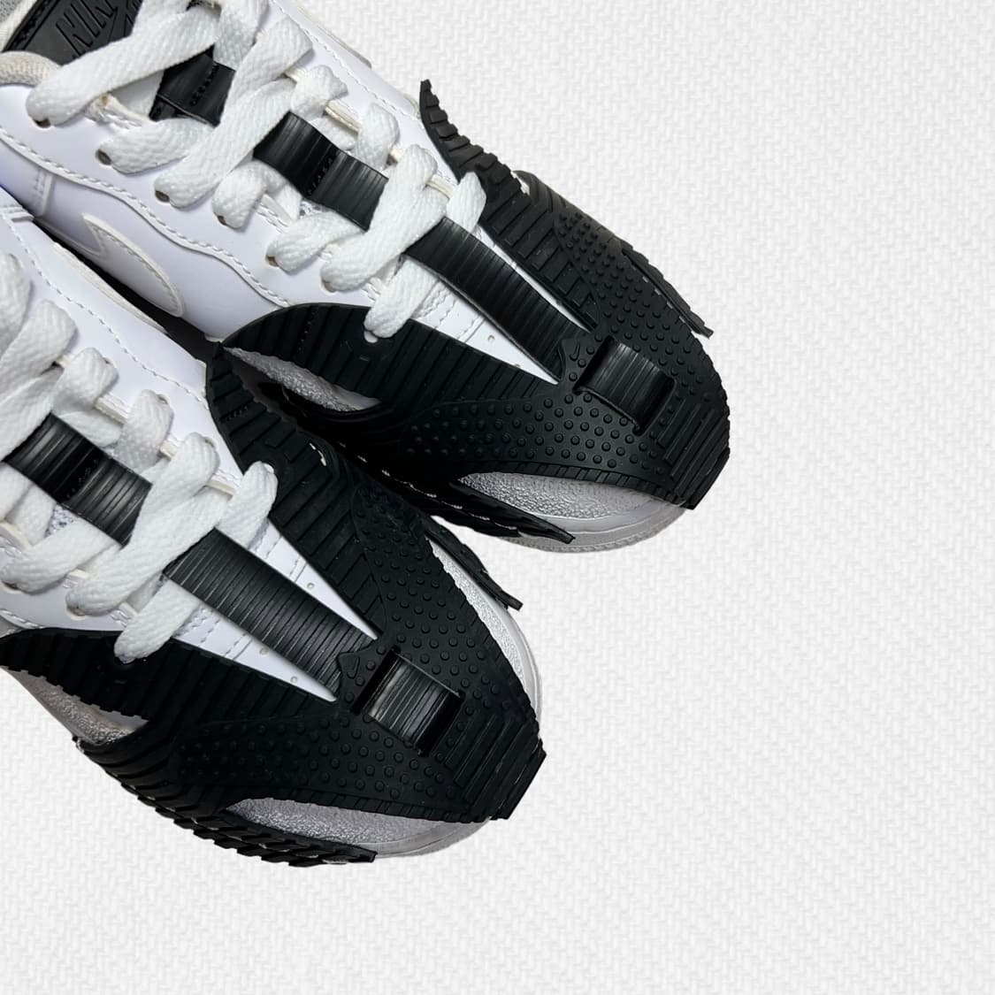 245 나이키 에어포스1 NDSTRKT 화이트 상품이미지3