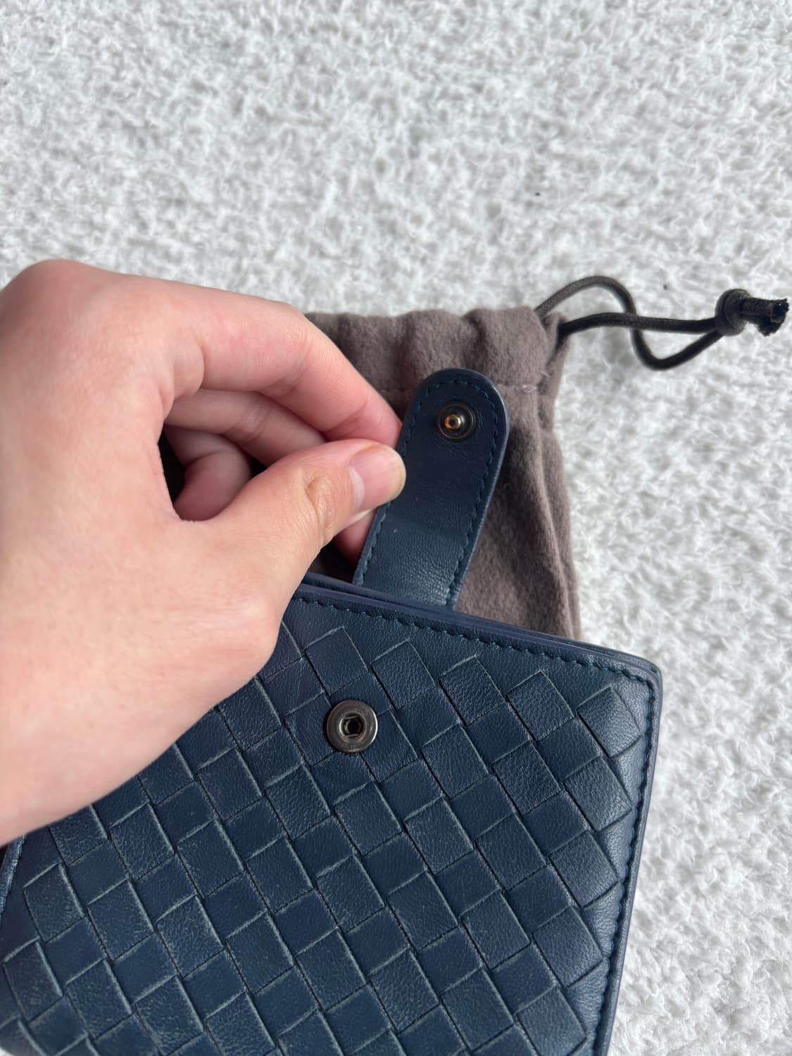 보테카베네타 네이비 반지갑 상품이미지4