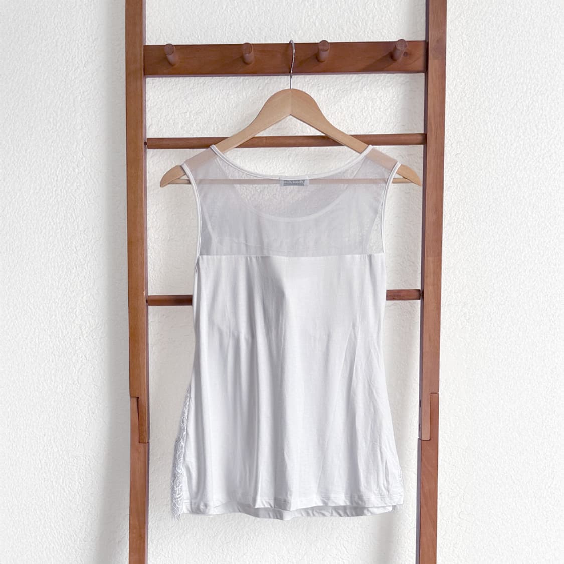 [ANDRÉ KIM] 레이스 시스루 슬리브리스 탑 상품이미지7