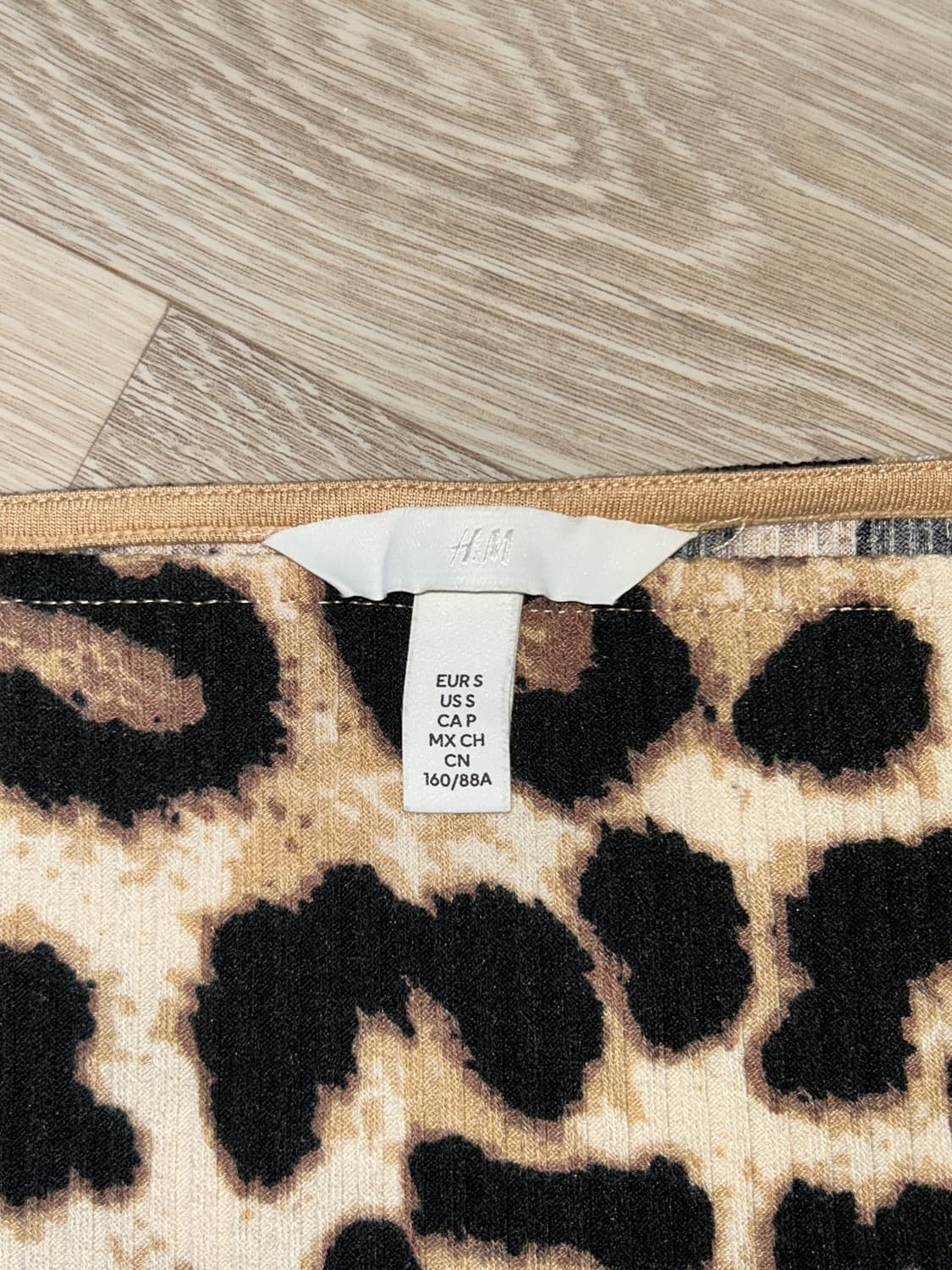 H&M 호피 반팔 티 상품이미지3