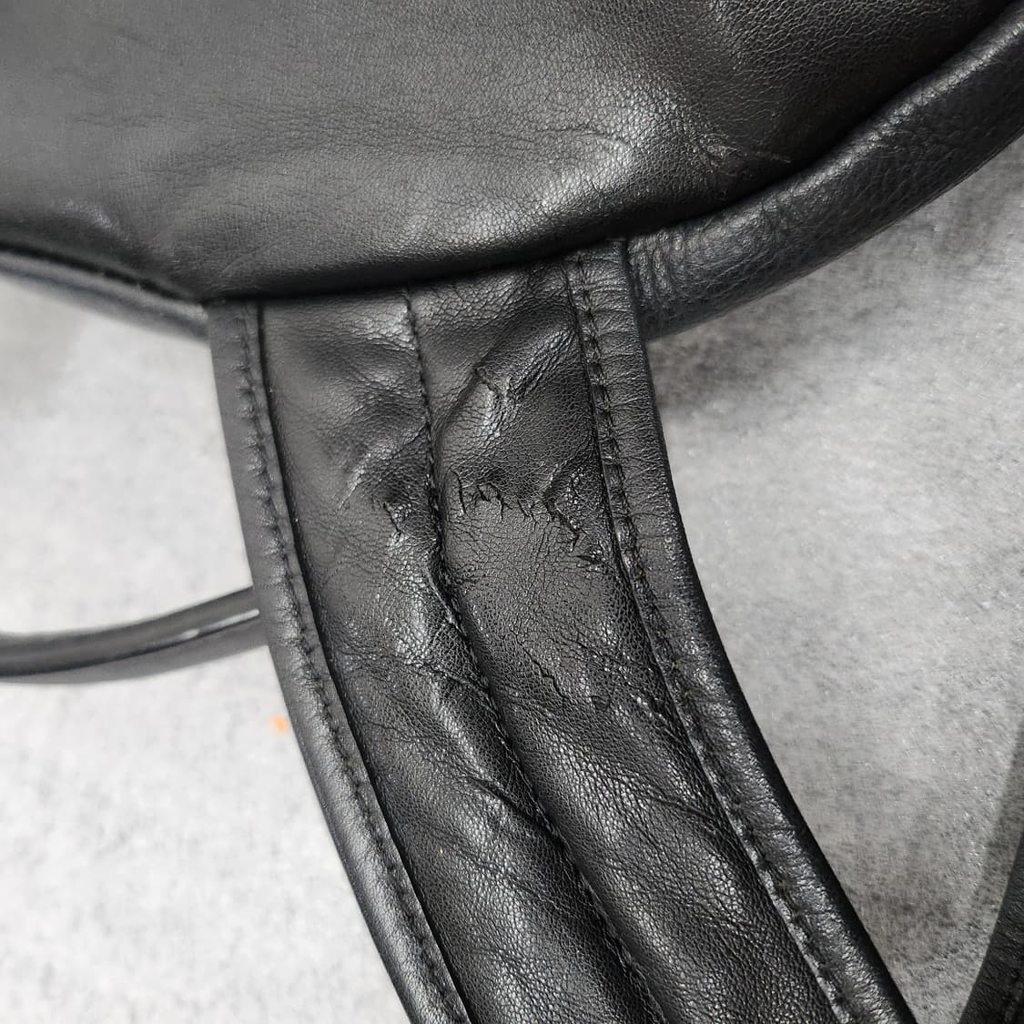 메트로시티 블랙 가죽 백팩 43x30x13cm 상품이미지10