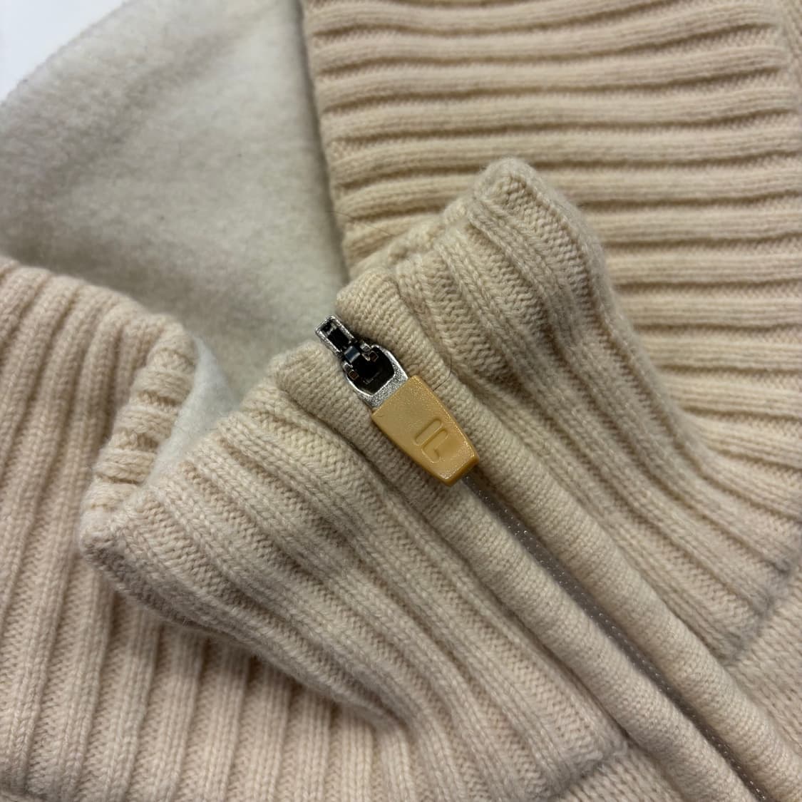 [100] 휠라 빈티지 패턴 하프넥 니트 블랙/아이보리 B912 상품이미지4