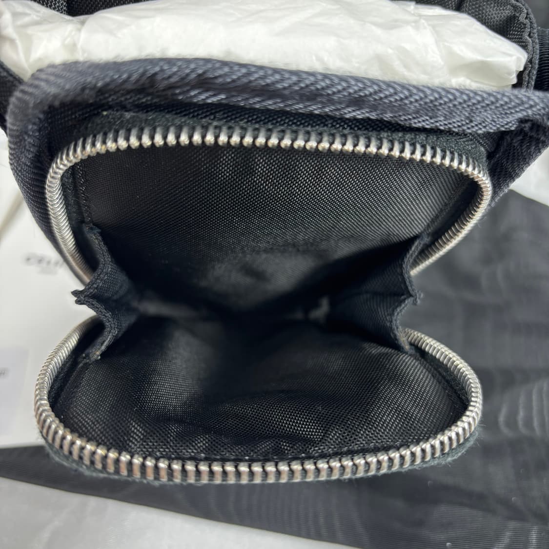 (정품)셀린느 나일론 트레킹 플랩 파우치 폰 크로스백 상품이미지9