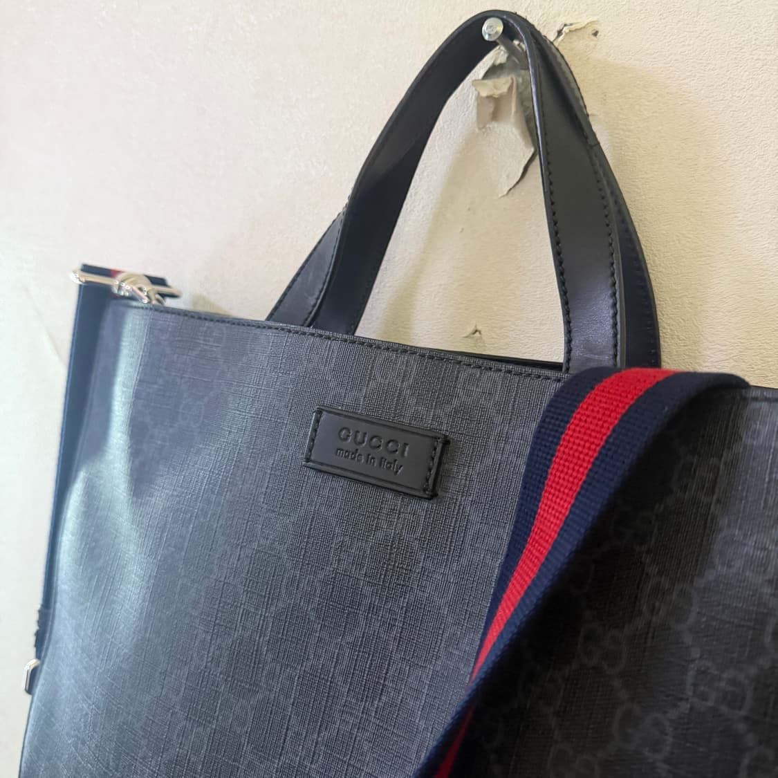 구찌 GG 슈프림 로고 토트&크로스백 상품이미지1