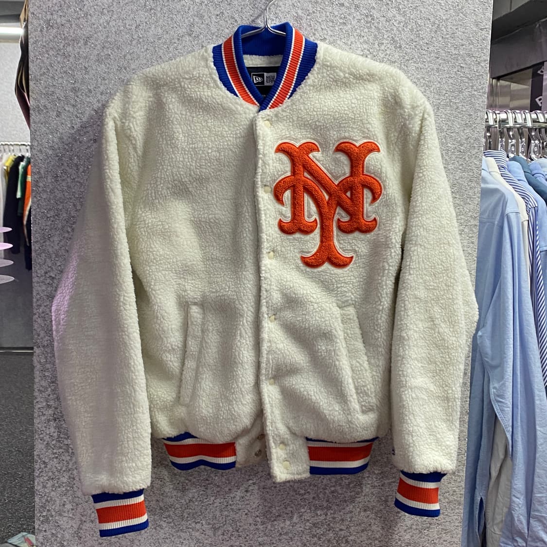 뉴에라 화이트 배색 쉐르파 버튼 자켓 B3188 상품이미지2