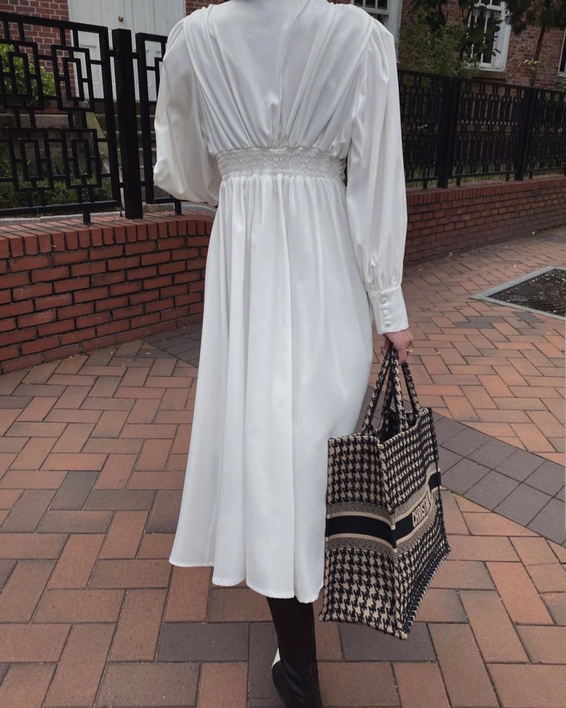 새상품 ) 화이트 비너스라인 로브원피스 상품이미지4