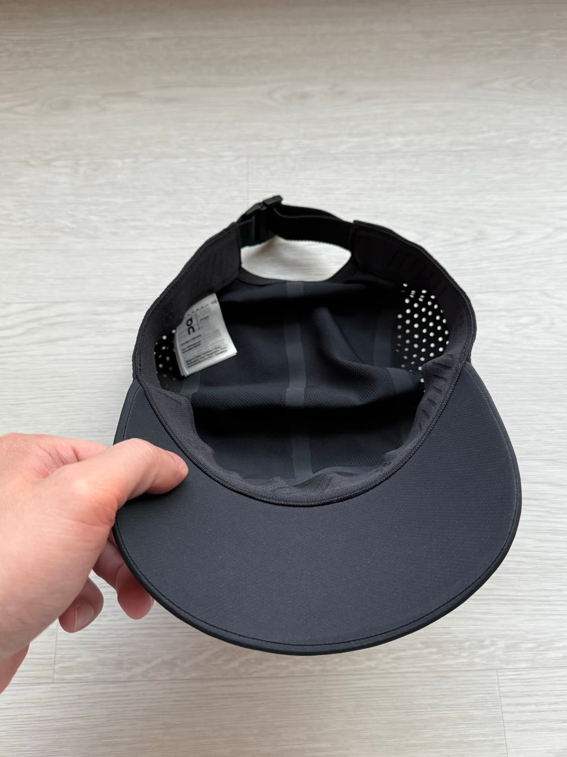 온 러닝 라이트웨이트 캡 블랙 상품이미지3