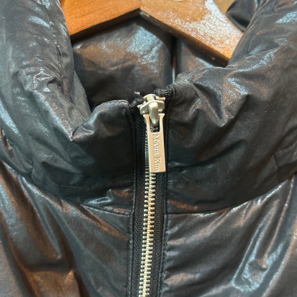 마뗑킴 코팅 덕다운 로고 패딩 상품이미지3