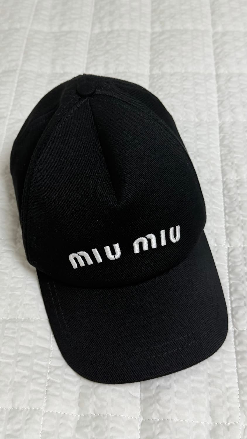 미우미우 베이스 볼캡 블랙 상품이미지1