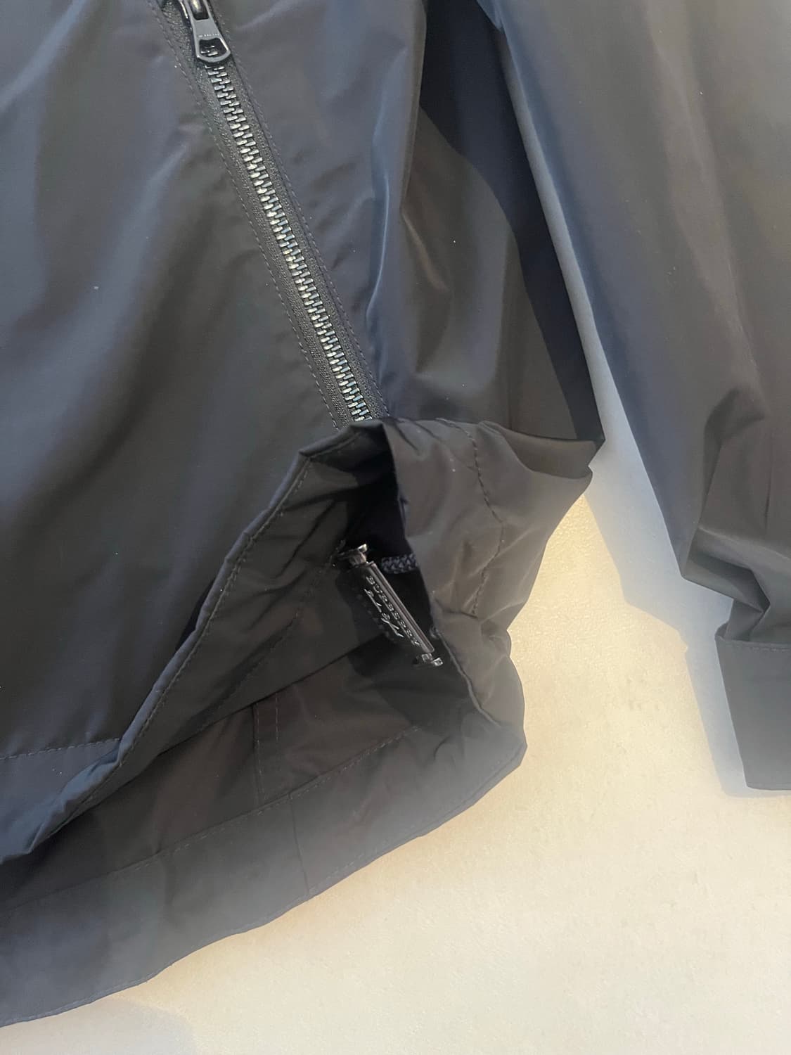 버버리 팩어웨이 블랙 바람막이50 상품이미지3