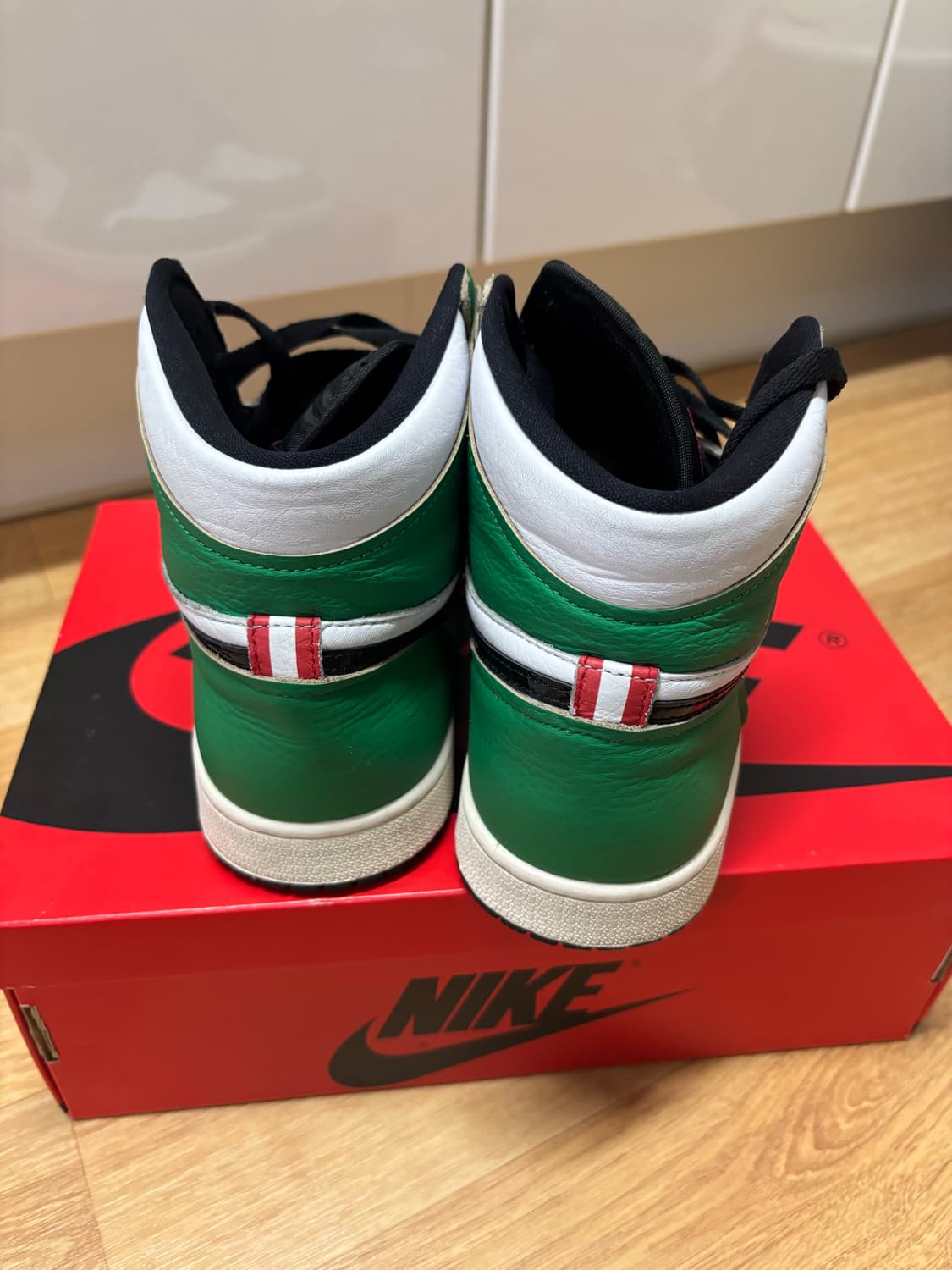 조던 1 하이 럭키그린 265 사이즈 판매합니다 상품이미지2