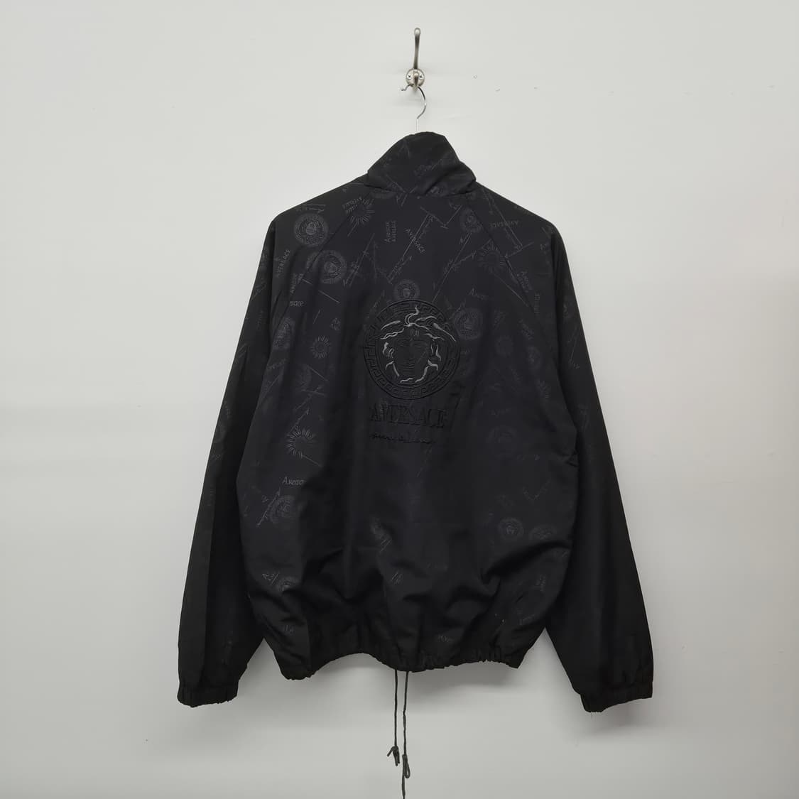 베르사체 블랙 패턴 바람막이 자켓 남녀공용 FREE 상품이미지7