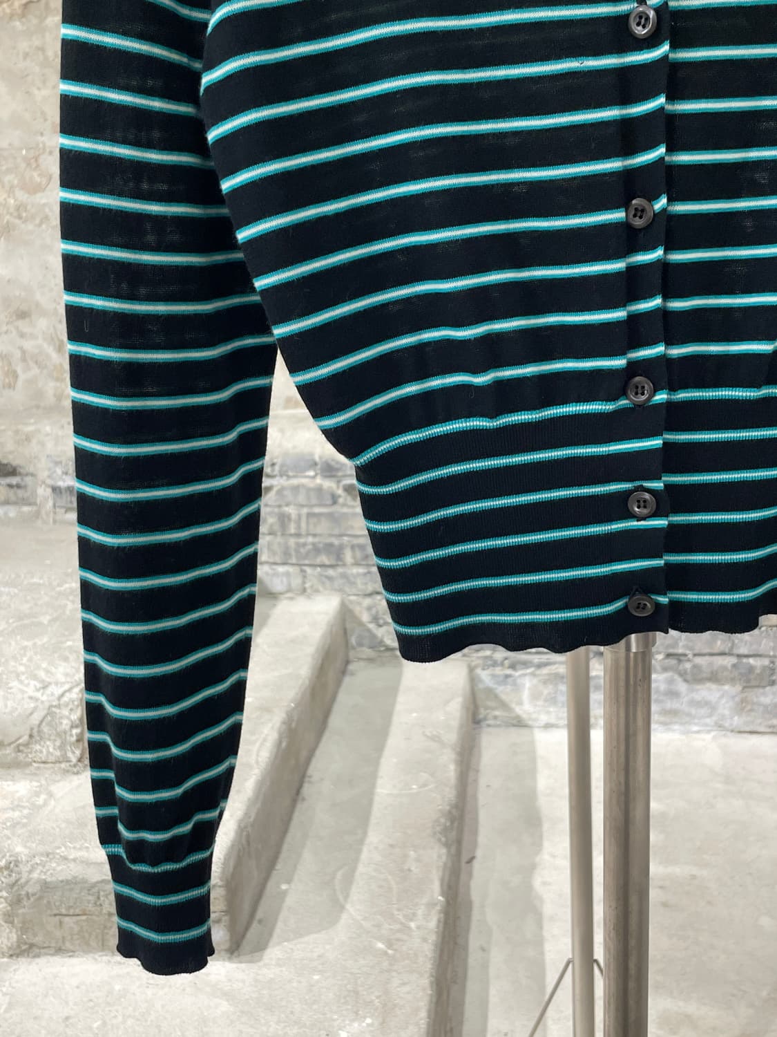 프라다 블랙 네온 스트라이프 니트 가디건 상품이미지4