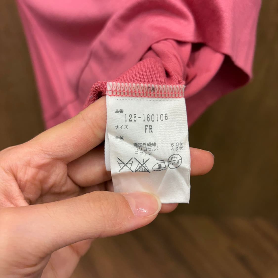 질스튜어트 보트넥 캡소매 티셔츠 래글런 언밸런스 숄더 러플 디테일 핑크 상품이미지7