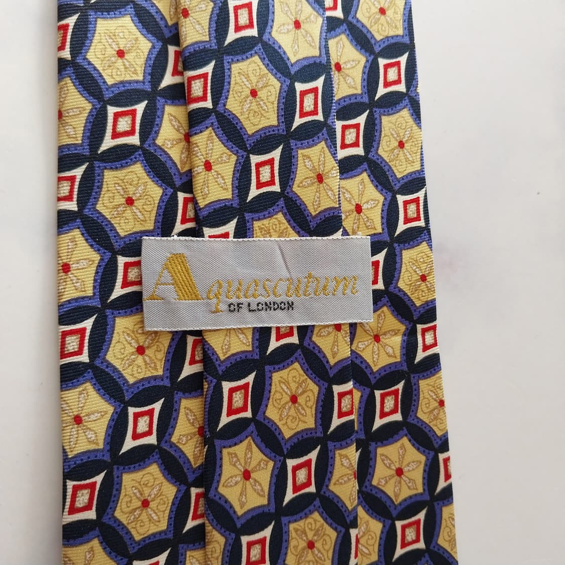 아쿠아스큐텀 실크 기하학 패턴 넥타이 9.2cm A+등급 K1947
 상품이미지9