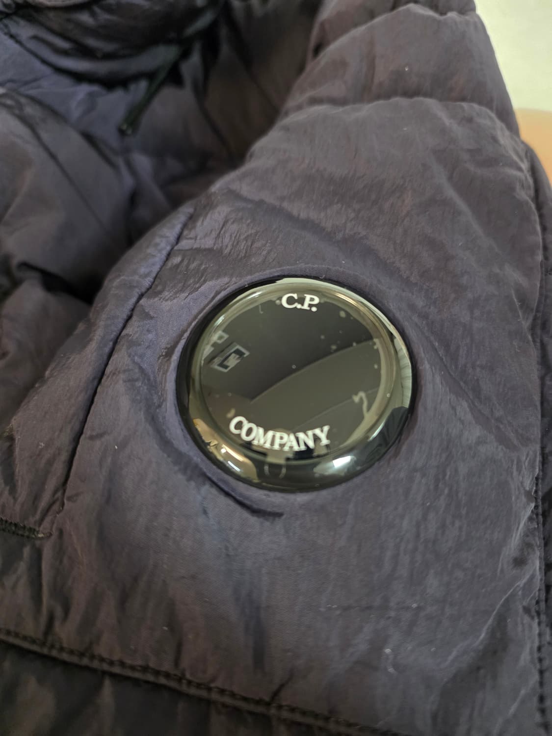 Cp컴퍼니 크롬R 나이트쉐이드 패딩 팝니다(새제품) 상품이미지1