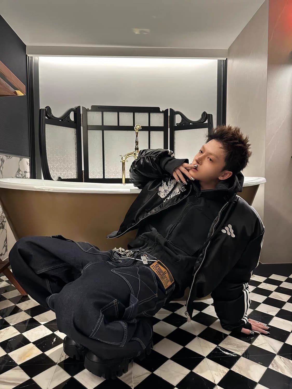 Satin Embroidered Yokosuka Bomber Jacket 상품이미지4