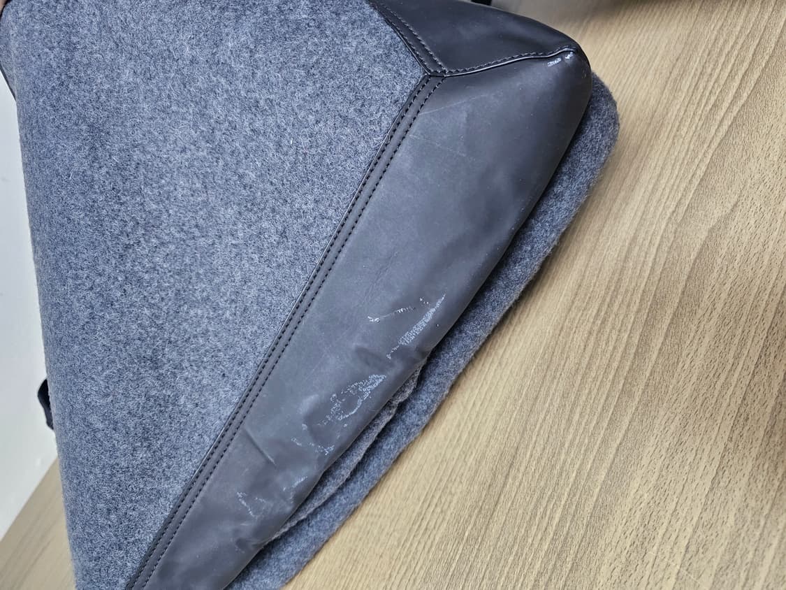 스톤아일랜드 와펜 메신저백 상품이미지10