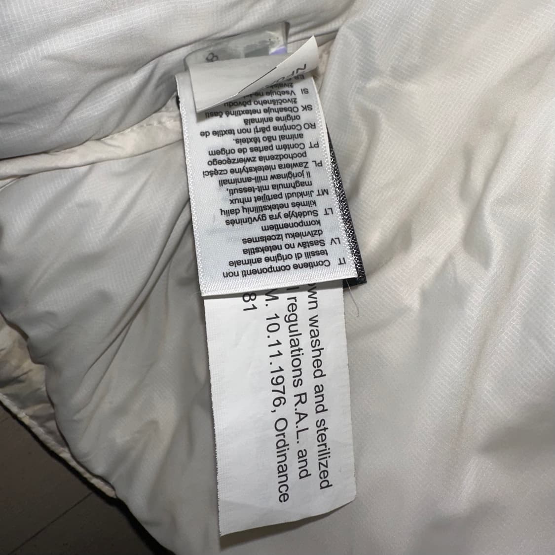 노스페이스 눕시 화이트 레오파드 700 숏패딩 s사이즈 상품이미지5