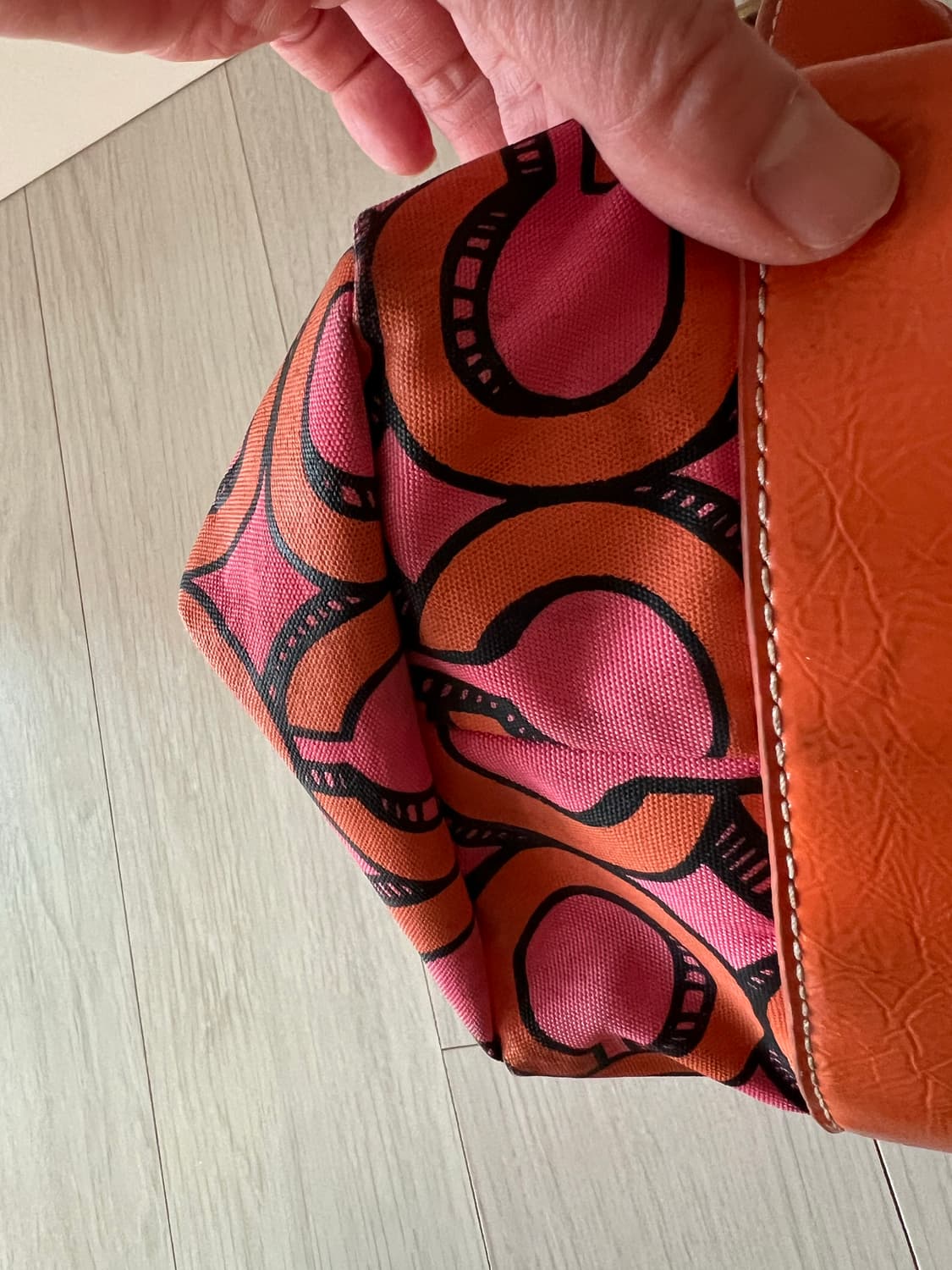 코치 핑크 오렌지색 시그니처 팝아트 캔버스 상품이미지9