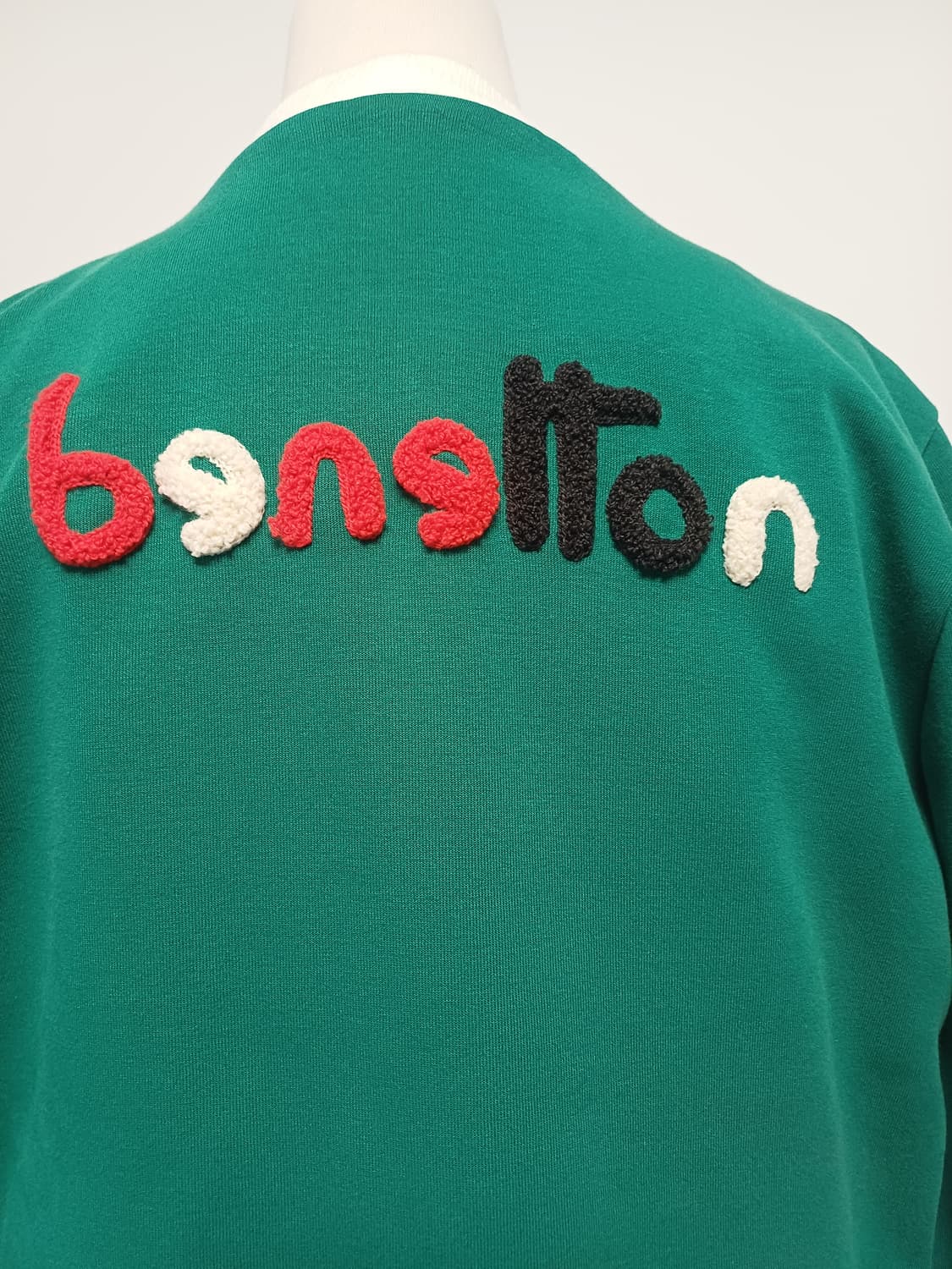 베네통 배색 부클 자수 가디건 (L/100) - 켈리 그린 상품이미지5