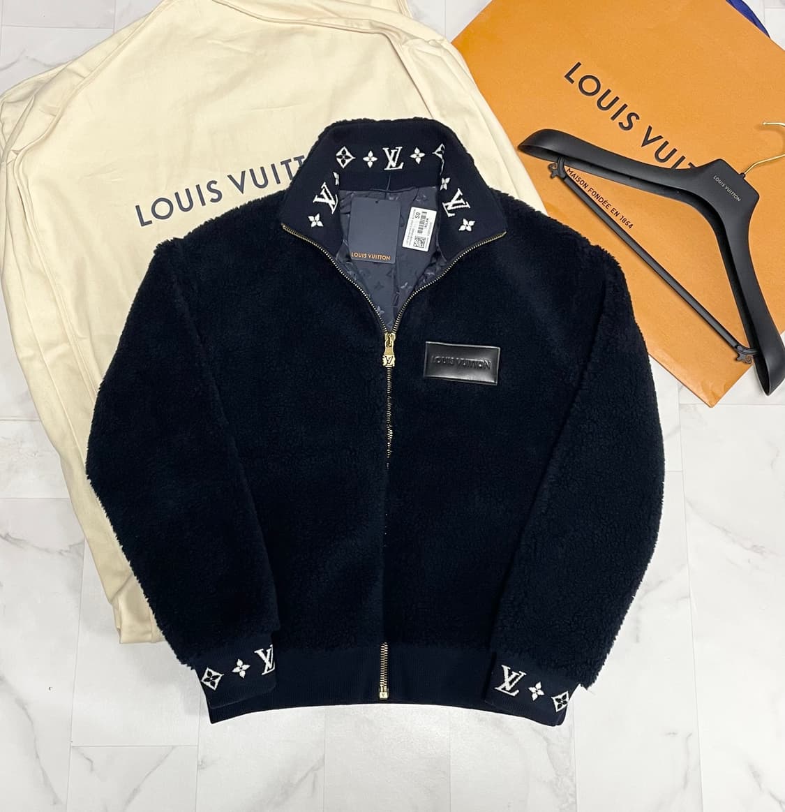 [새상품/S] 25fw 루이비통 레더패치 후리스 플리스 자켓 상품이미지1