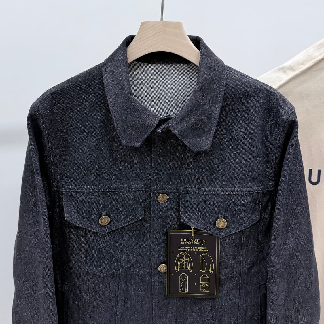 [S+급/46] 루이비통 모노그램 DNA 데님 자켓 블랙 상품이미지3