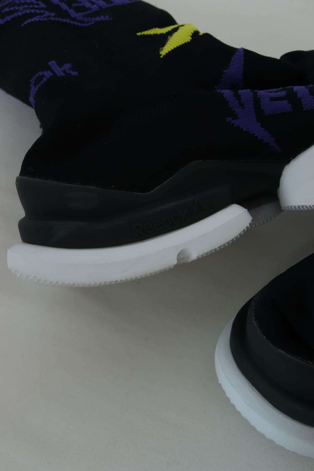 리복 x 베트멍 메탈 삭 러너 블랙 퍼플 상품이미지4