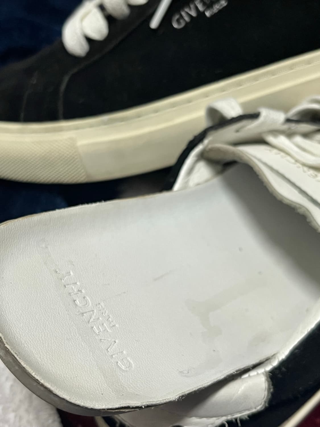 지방시 블랙 스웨이드 스니커즈 42(275~280) 상품이미지6