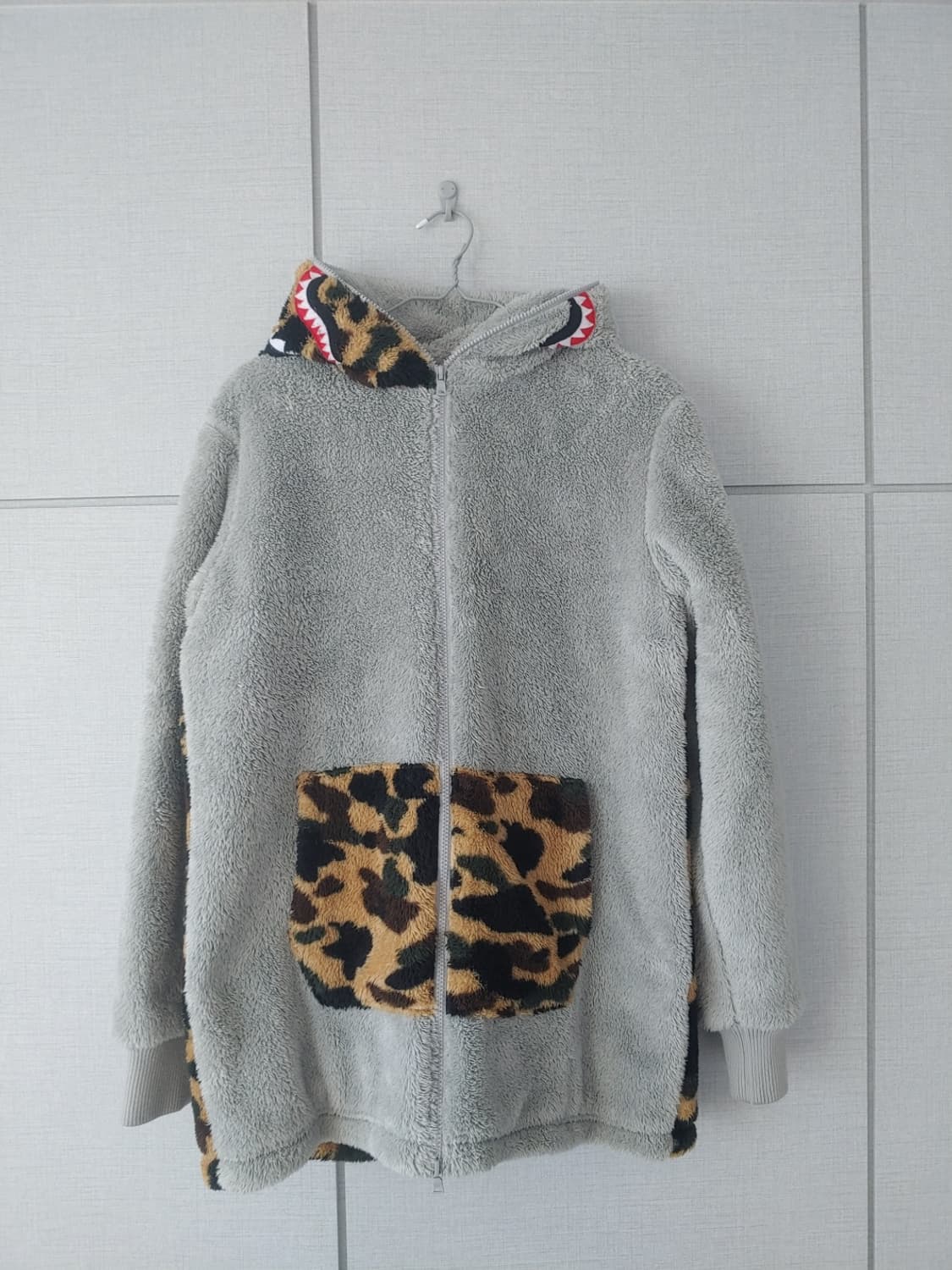 [L] 베이프 그레이 1ST 황계 카모 퀄티드 퍼 샤크후드집업 상품이미지1