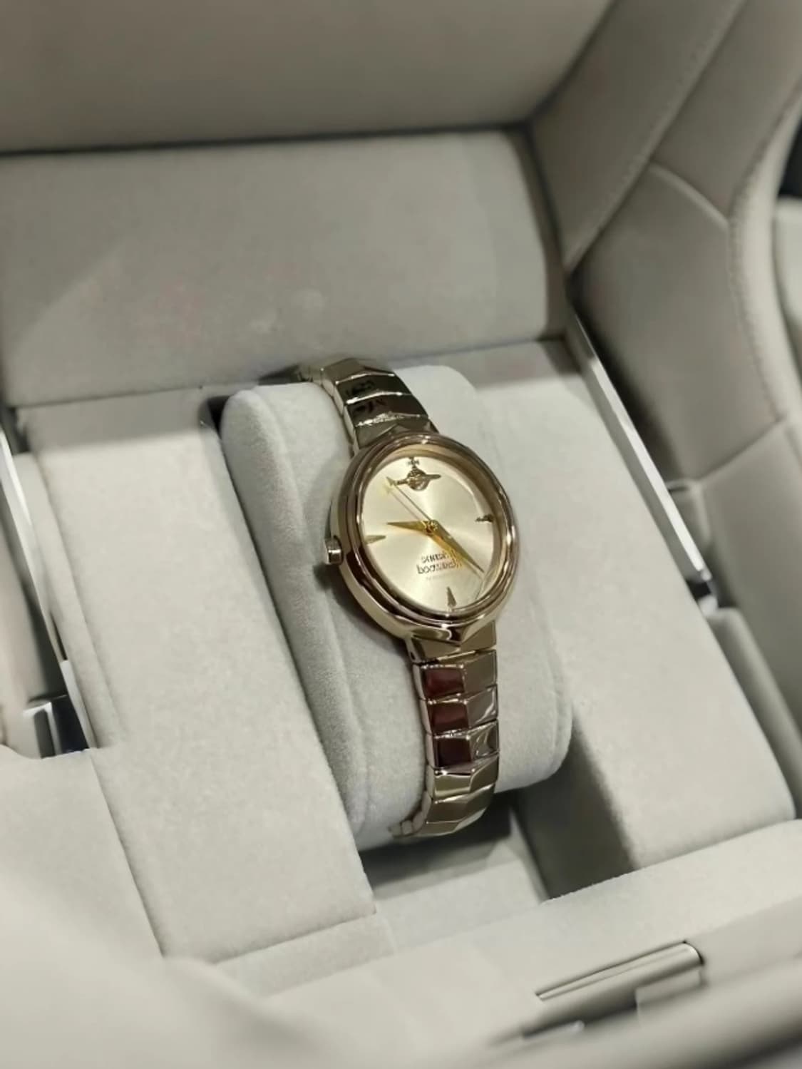 비비안 웨스트우드 오브 로고 시계 정품입니다 상품이미지1