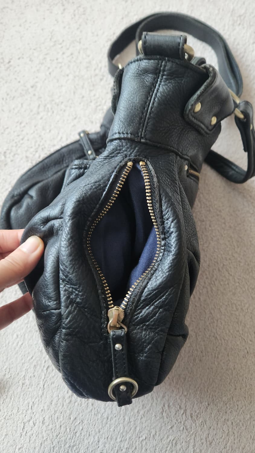 Beaure 뷰레 Y2k  블랙 소가죽 크로스백 상품이미지4