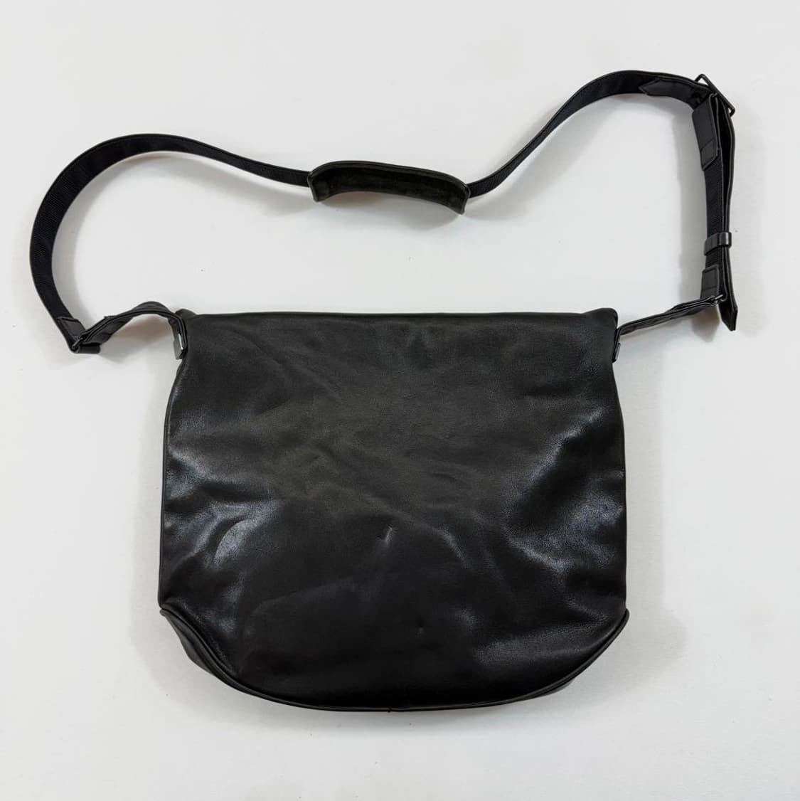 이세이미야케 디자인스튜디오 im product 가죽 크로스백 상품이미지3