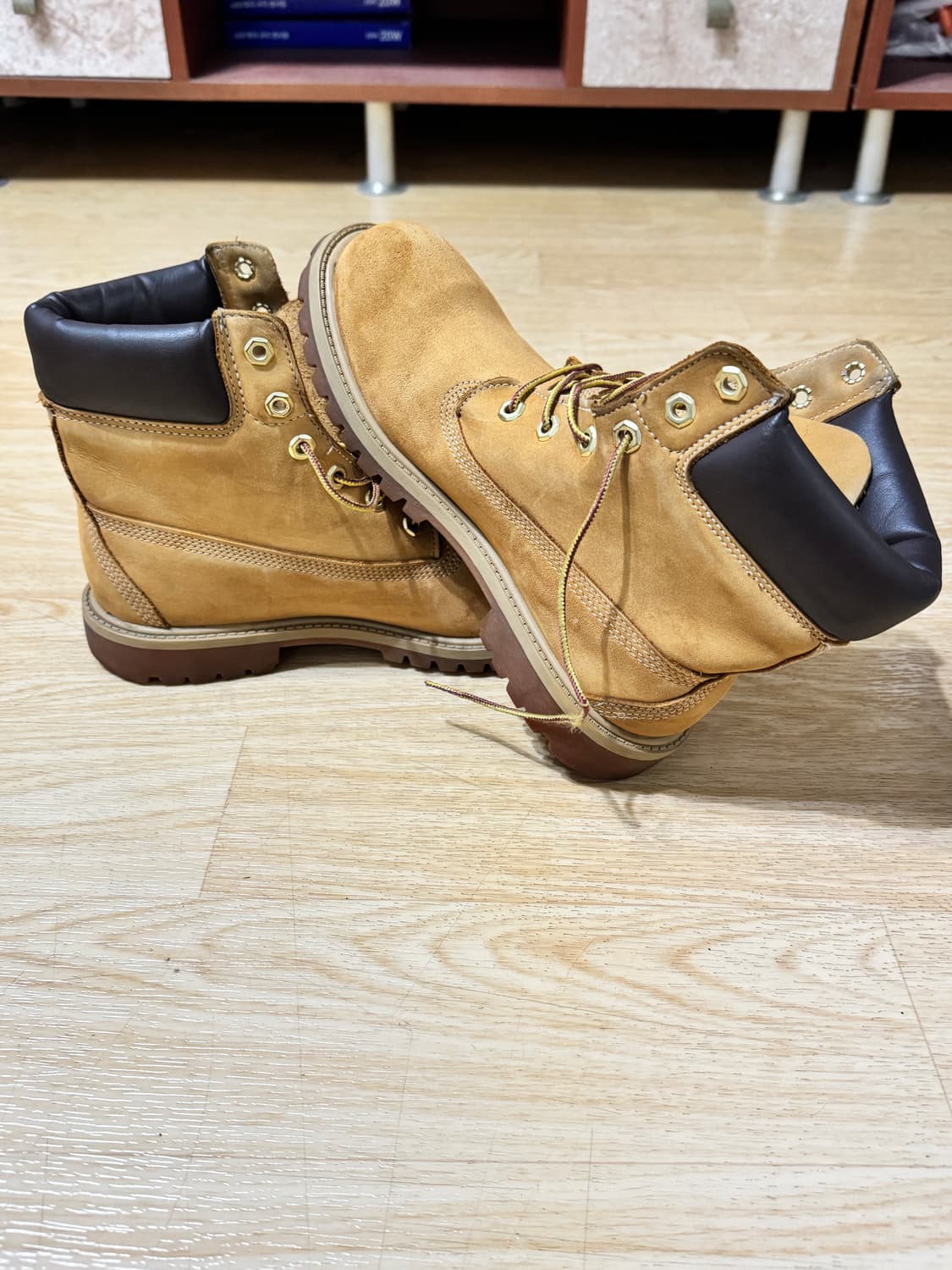 팀버랜드 6인치 프리미엄 부츠 7M (240) 상품이미지8