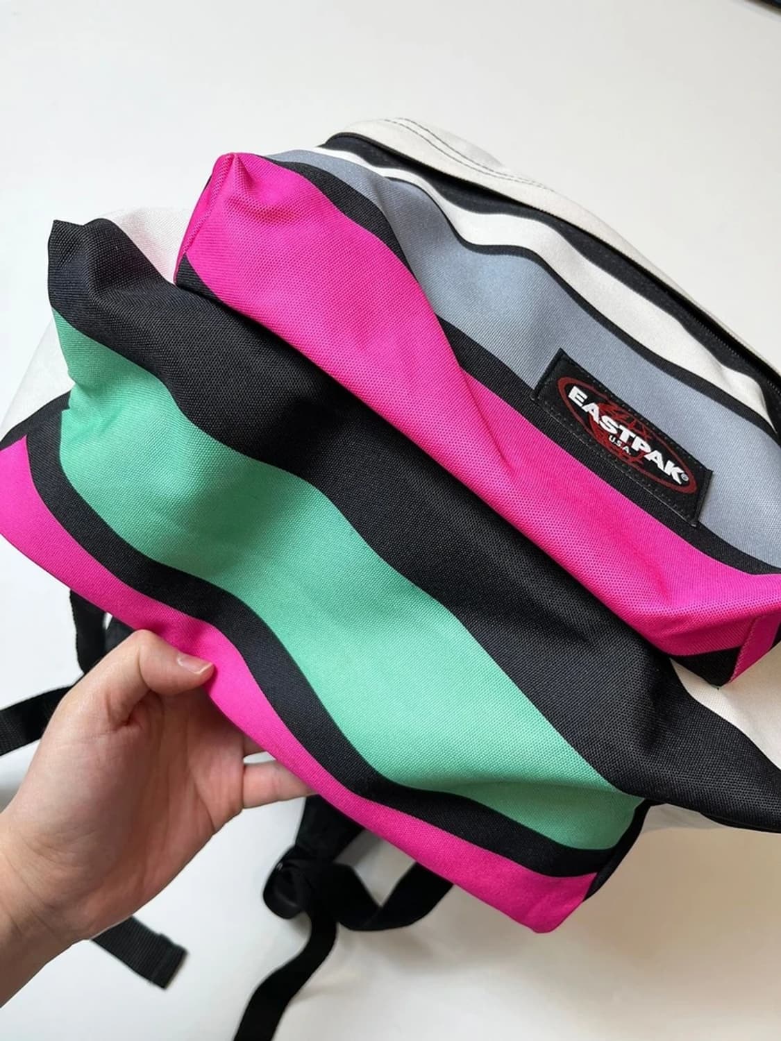 이스트팩 스트라이프 패디드 백팩 Q1360 상품이미지3