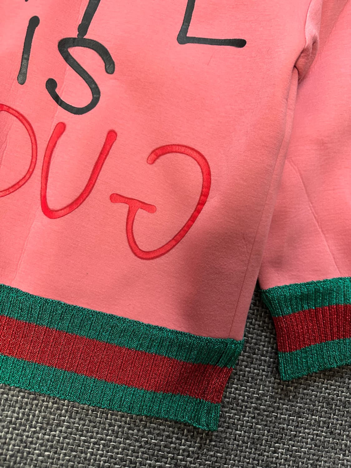 구찌 네오프렌 레터링 맨투맨 상품이미지4