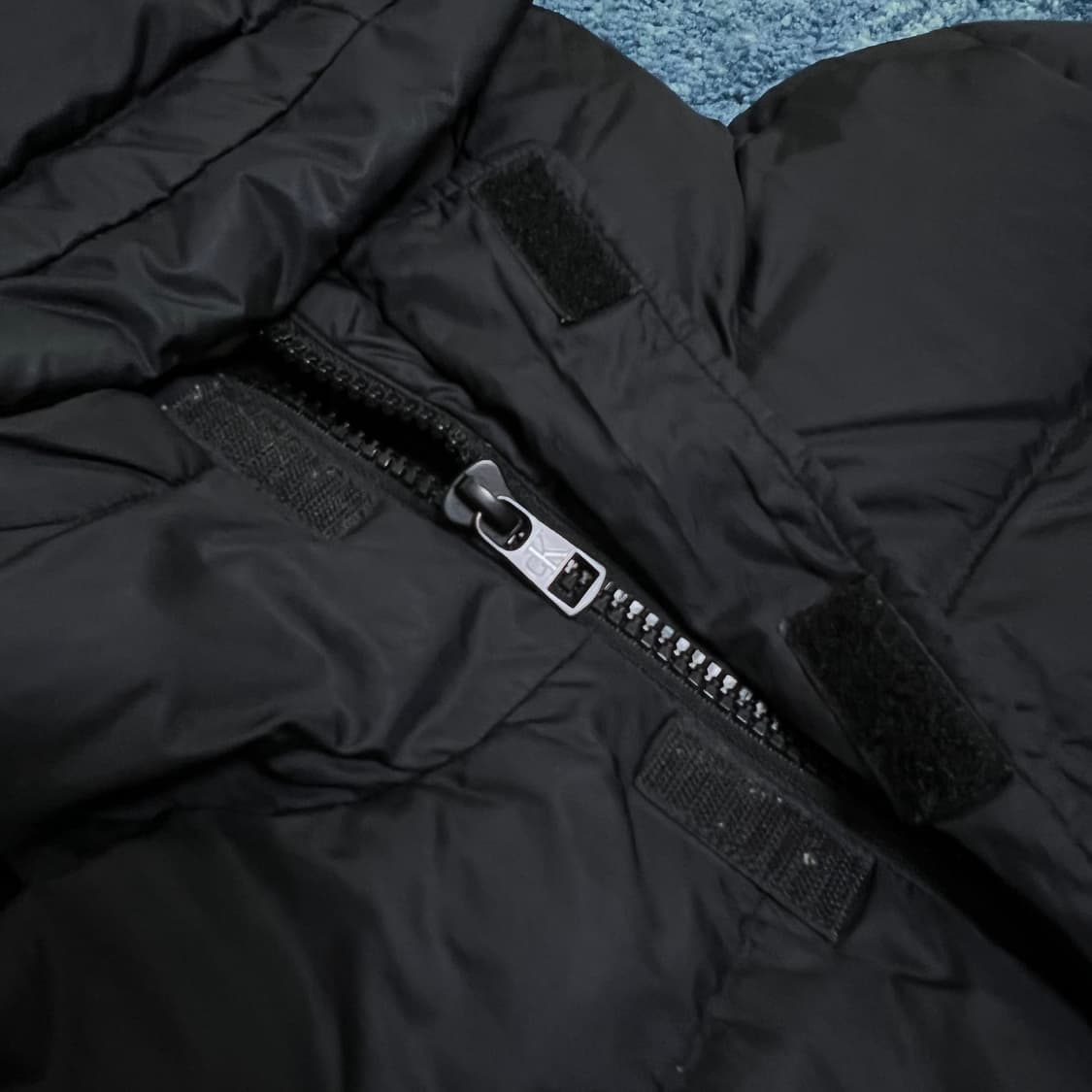 켈빈클라인 블랙 푸퍼 숏패딩 여성(F) 남성(S) 상품이미지3