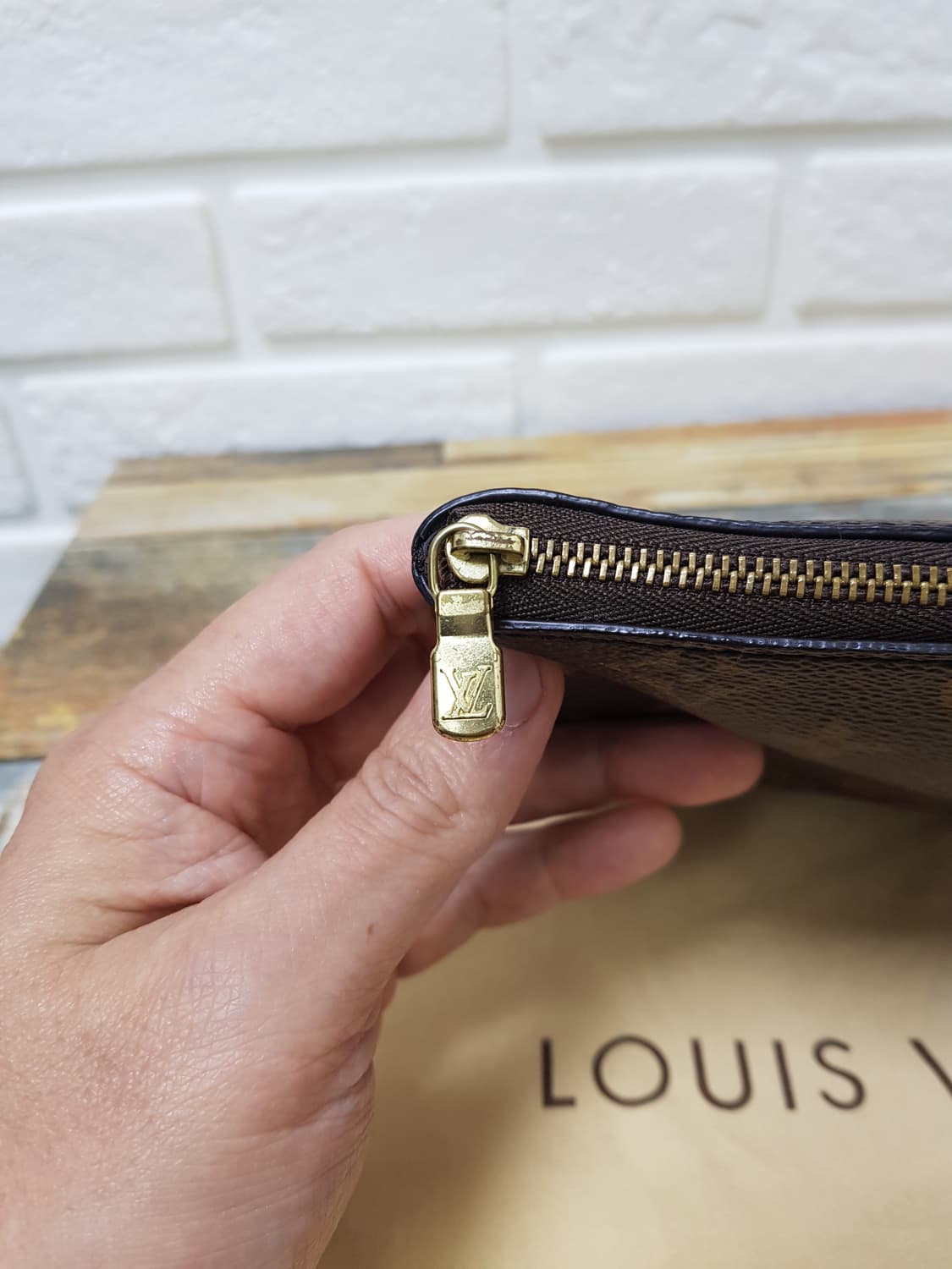 [정품] 루이비통 에튀보야주 pm 클러치 상품이미지4