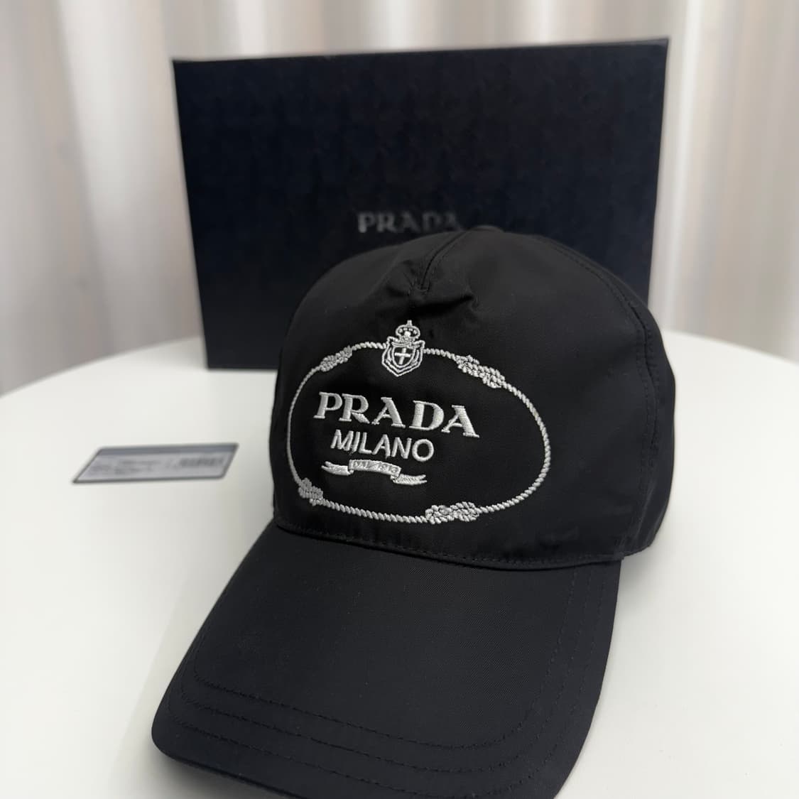 [L] 프라다 자수로고 나일론 볼캡 블랙 상품이미지4