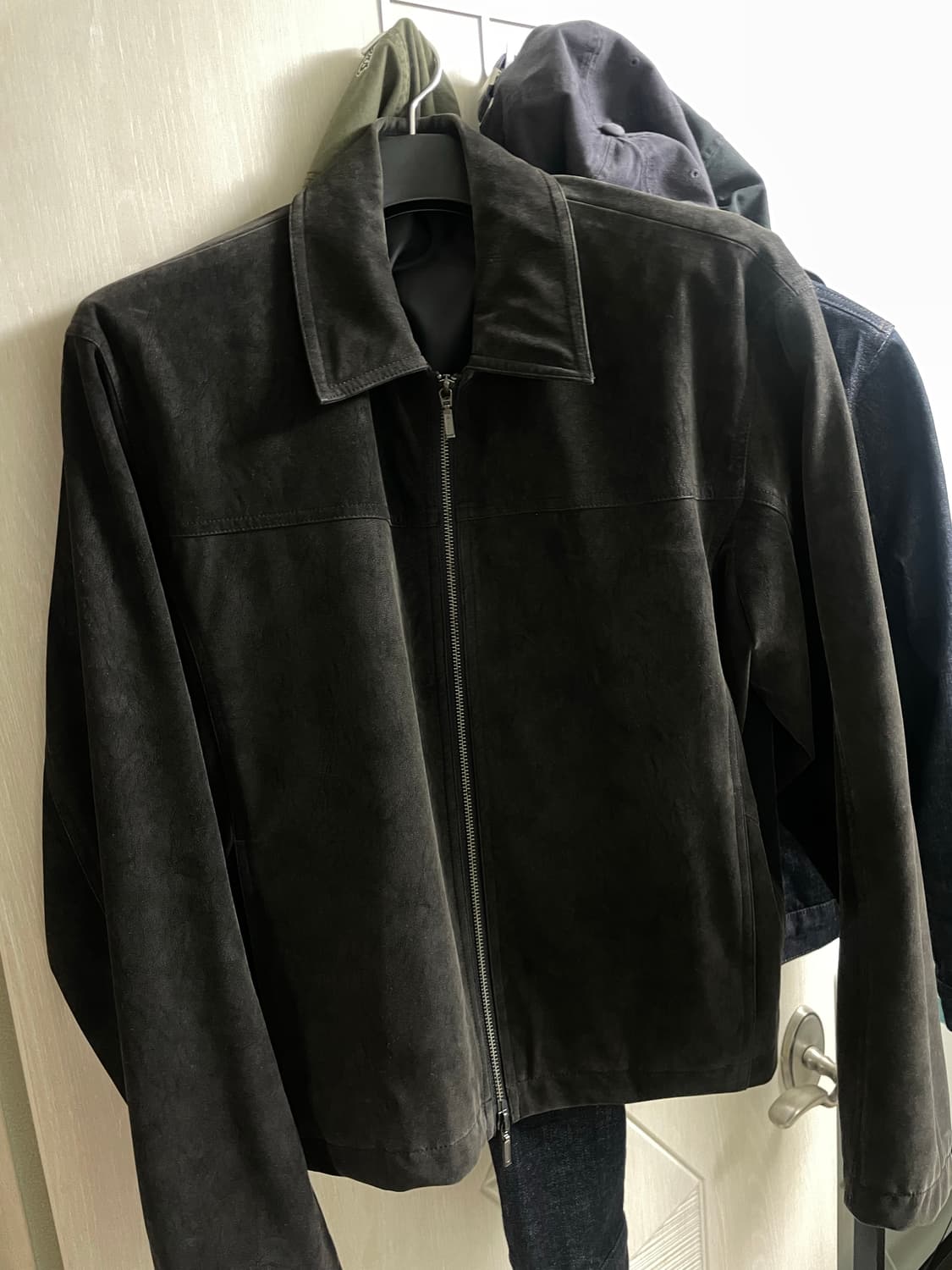 COOR 페이크 스웨이드 커브 라인 점퍼 상품이미지1