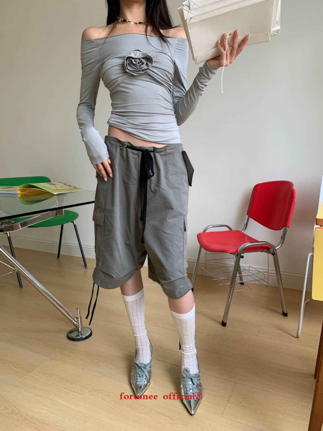 Fortunee 그레이 코사지 오프숄더티셔츠 상품이미지7