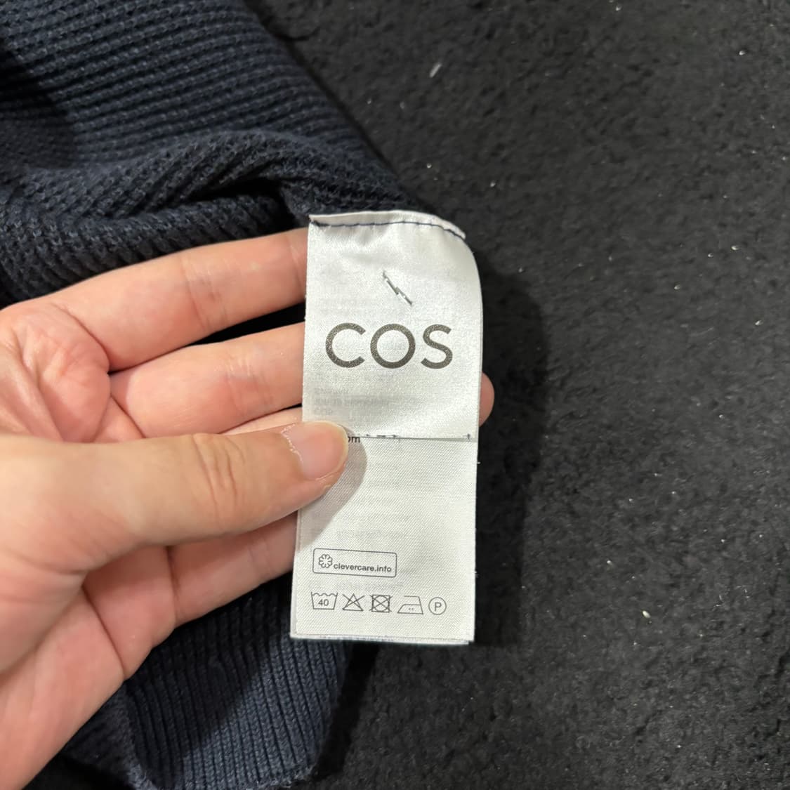 M COS 차콜 레귤러핏 와플 반팔 카라티 상품이미지5