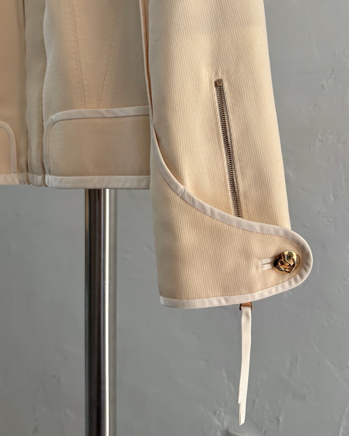 Louis Vuitton 루이비통 아이보리 퍼 트리밍 크롭 자켓 상품이미지6