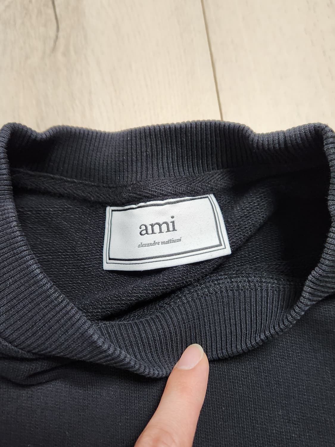 아미 스몰 하트 로고 맨투맨 상품이미지3