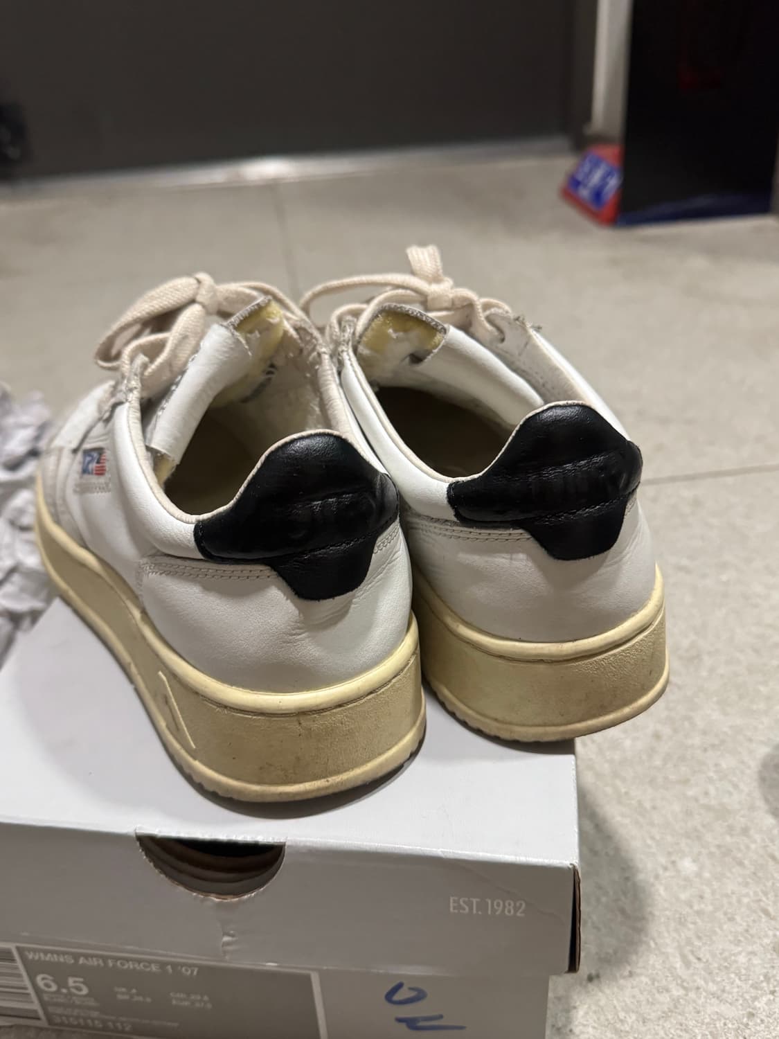 오트리 스니커즈 상품이미지3