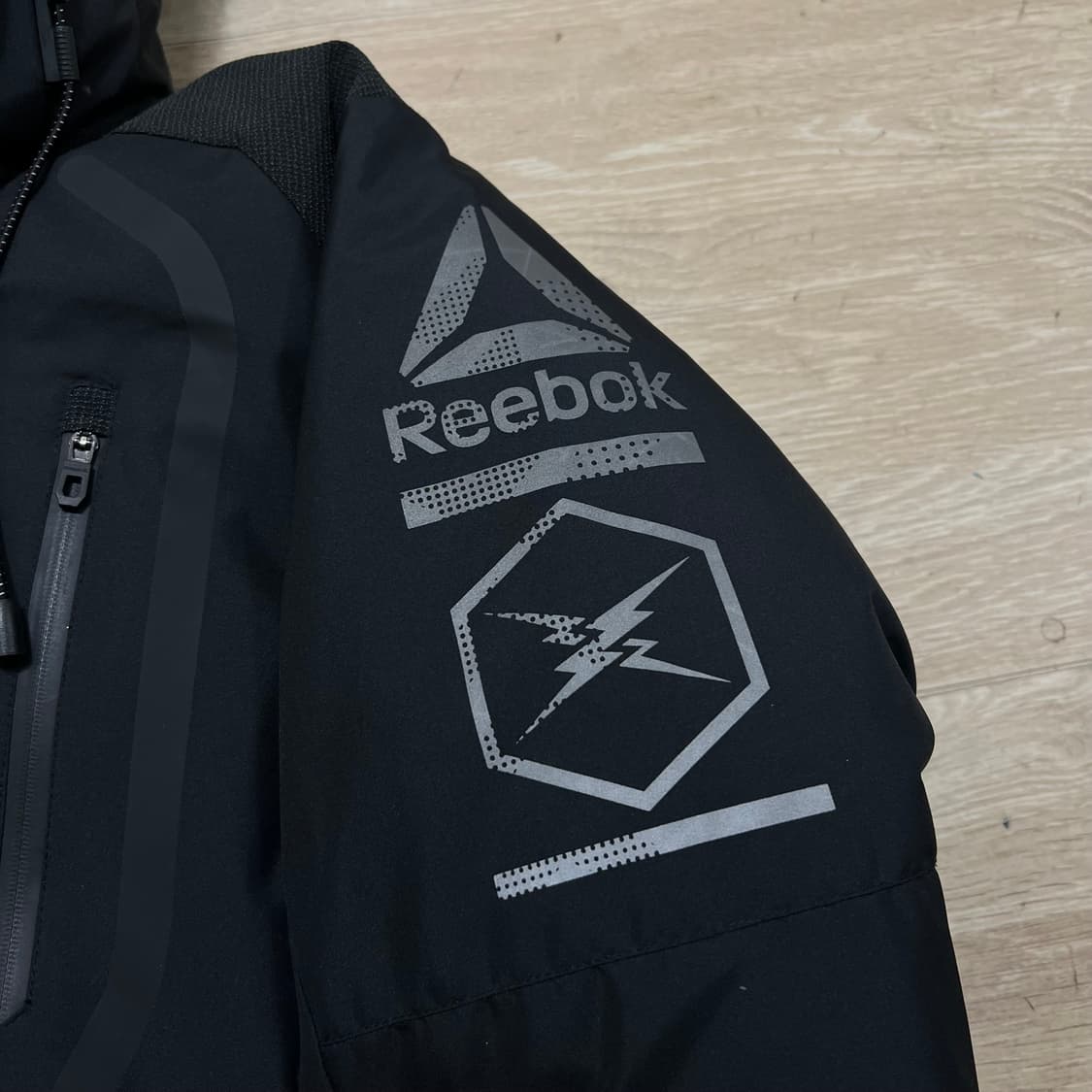 리복 로고 덕다운 후드 패딩 점퍼 [블랙] S/90 상품이미지4