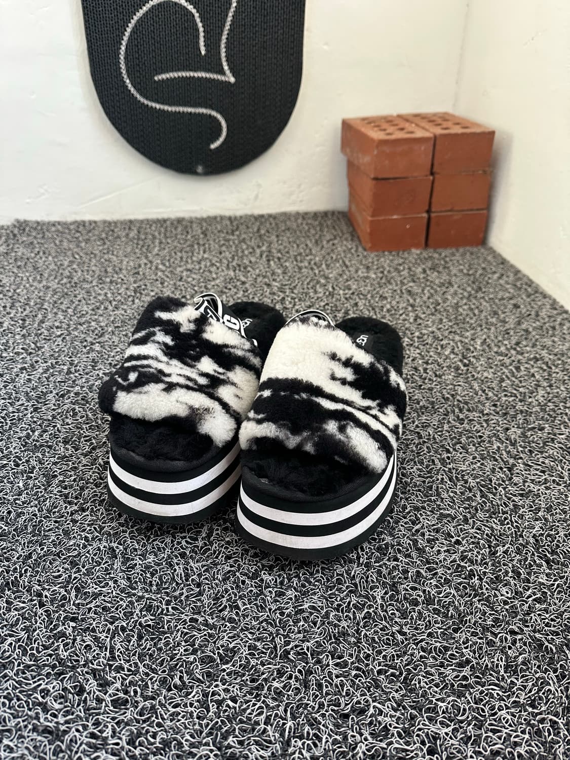 UGG 어그 플랫폼 슬리퍼 240mm 상품이미지3