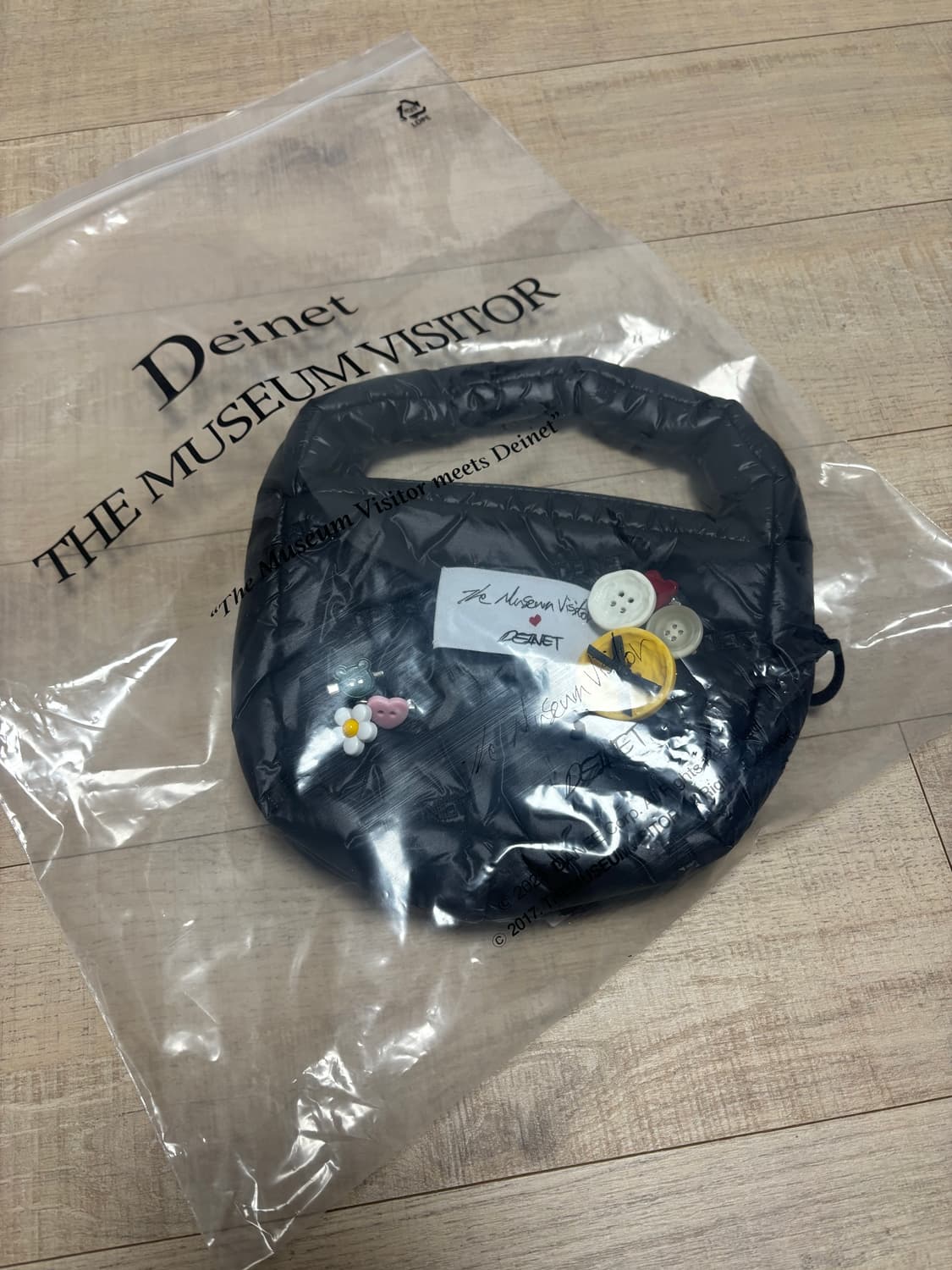 다이닛 더뮤지엄비지터 CLOUD MINI TOTE BAG IN BLACK 상품이미지2